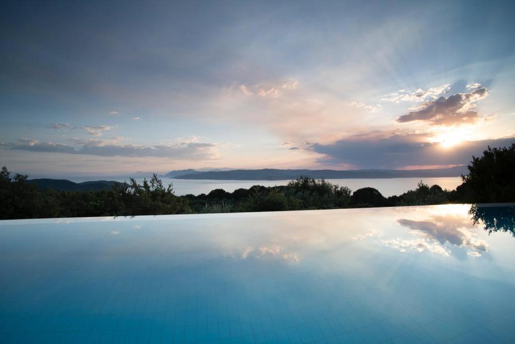 Luxury Villa + Guest House Couchers De Soleil Mer Skiathos Exteriér fotografie